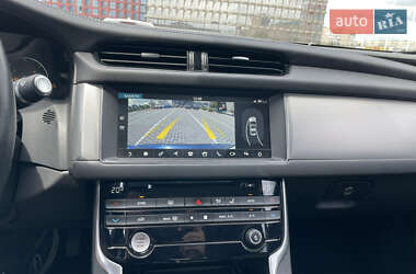 Седан Jaguar XF 2016 в 