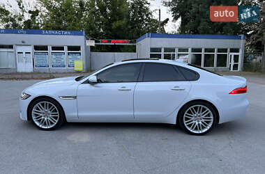 Седан Jaguar XF 2017 в 