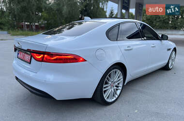 Седан Jaguar XF 2017 в 