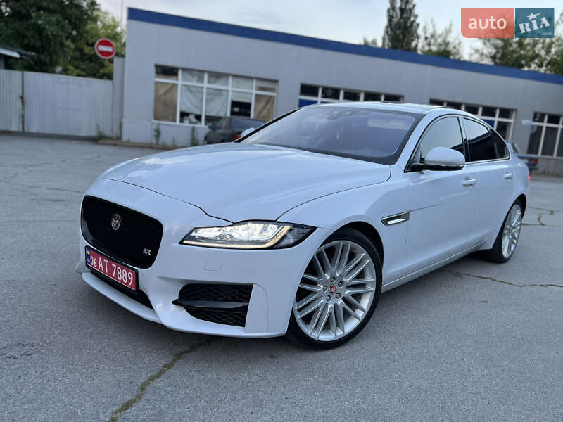 Седан Jaguar XF 2017 в 