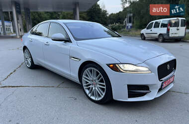Седан Jaguar XF 2017 в 