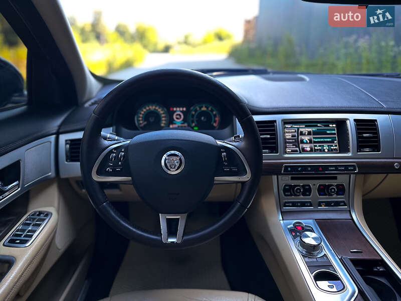 Седан Jaguar XF 2013 в Хмельницком