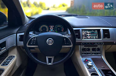 Седан Jaguar XF 2013 в 