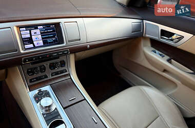 Седан Jaguar XF 2012 в 