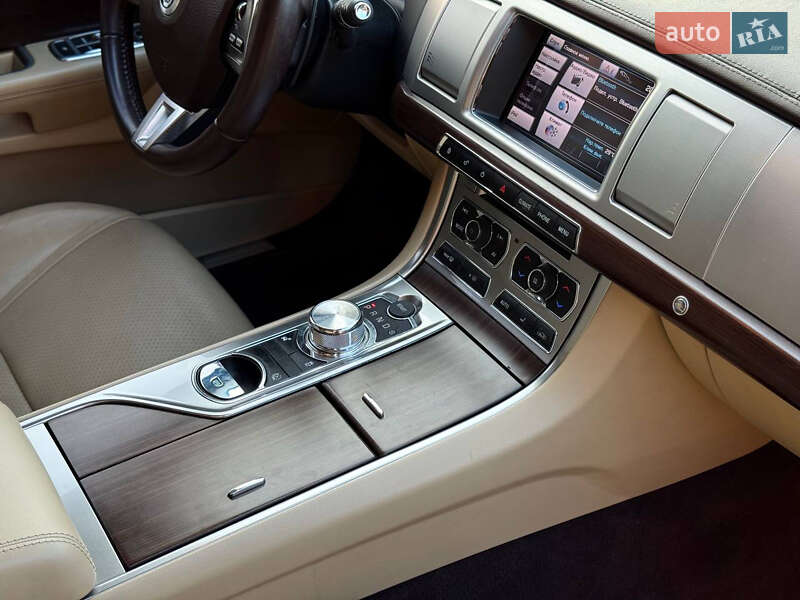 Седан Jaguar XF 2012 в Одессе