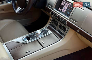 Седан Jaguar XF 2012 в 