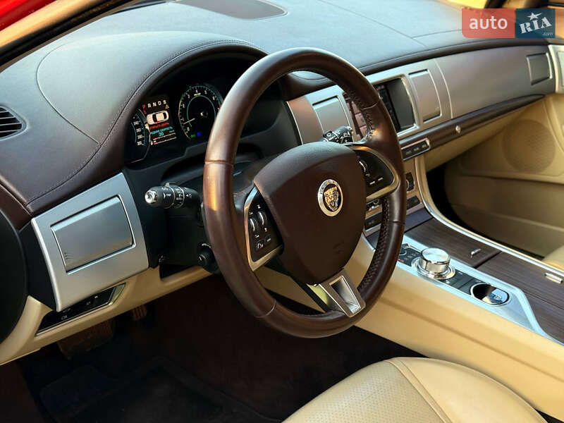 Седан Jaguar XF 2012 в Одессе