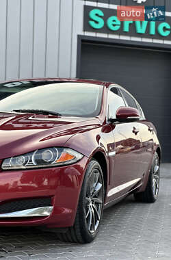 Седан Jaguar XF 2012 в 