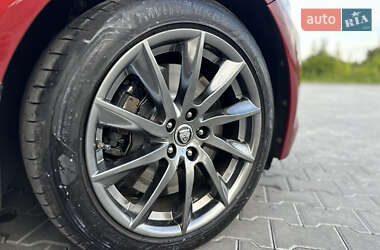 Седан Jaguar XF 2012 в 