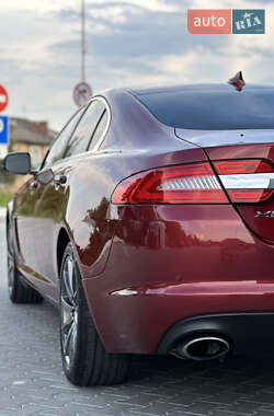 Седан Jaguar XF 2012 в 