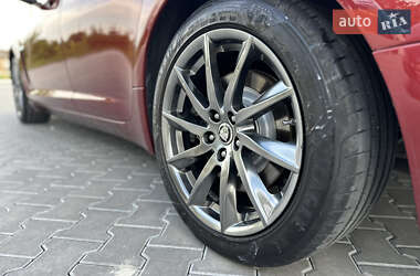 Седан Jaguar XF 2012 в 