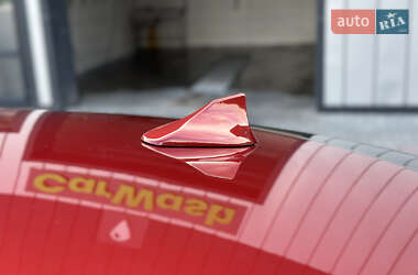 Седан Jaguar XF 2012 в 
