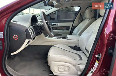 Седан Jaguar XF 2012 в 
