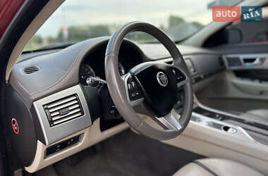 Седан Jaguar XF 2012 в 