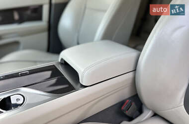 Седан Jaguar XF 2012 в 