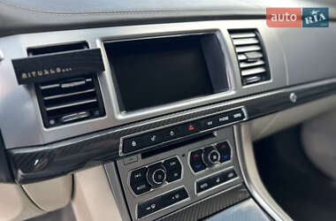 Седан Jaguar XF 2012 в 