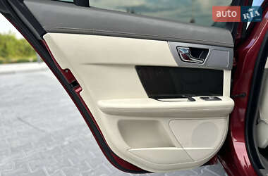 Седан Jaguar XF 2012 в 