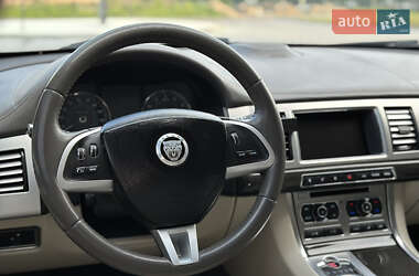 Седан Jaguar XF 2012 в 