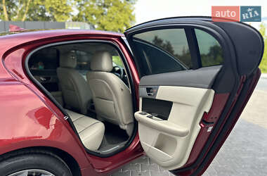 Седан Jaguar XF 2012 в 
