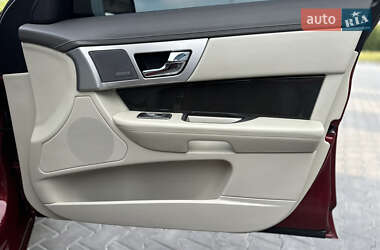 Седан Jaguar XF 2012 в 