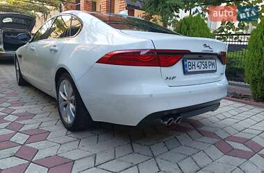 Седан Jaguar XF 2016 в 