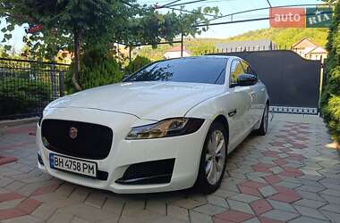 Седан Jaguar XF 2016 в 