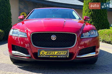 Седан Jaguar XF 2017 в 