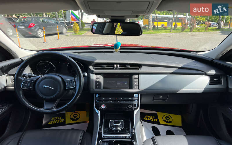 Седан Jaguar XF 2017 в Львове