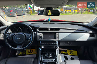 Седан Jaguar XF 2017 в 