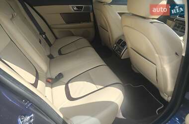 Седан Jaguar XF 2015 в 