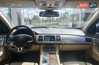 Седан Jaguar XF 2015 в 