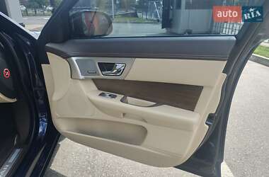 Седан Jaguar XF 2015 в 