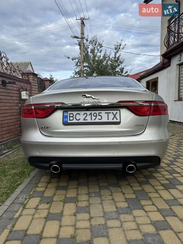 Седан Jaguar XF 2016 в Львові