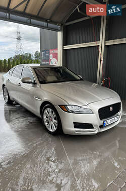 Седан Jaguar XF 2016 в Львові