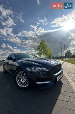 Седан Jaguar XF 2017 в Ужгороде