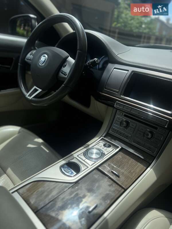 Седан Jaguar XF 2008 в Киеве