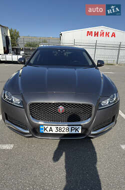Седан Jaguar XF 2018 в Киеве
