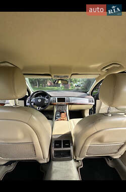 Седан Jaguar XF 2009 в 