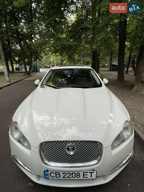 Седан Jaguar XF 2009 в 