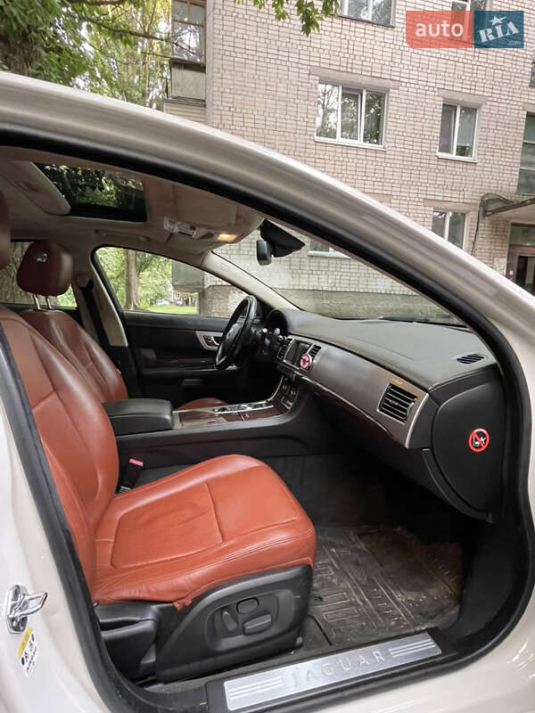 Седан Jaguar XF 2009 в Чернигове