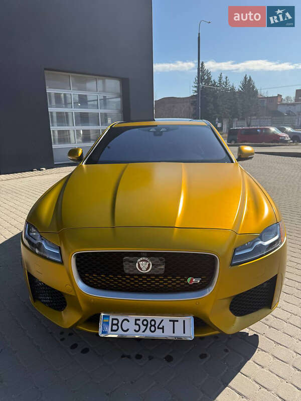 Седан Jaguar XF 2016 в Львове