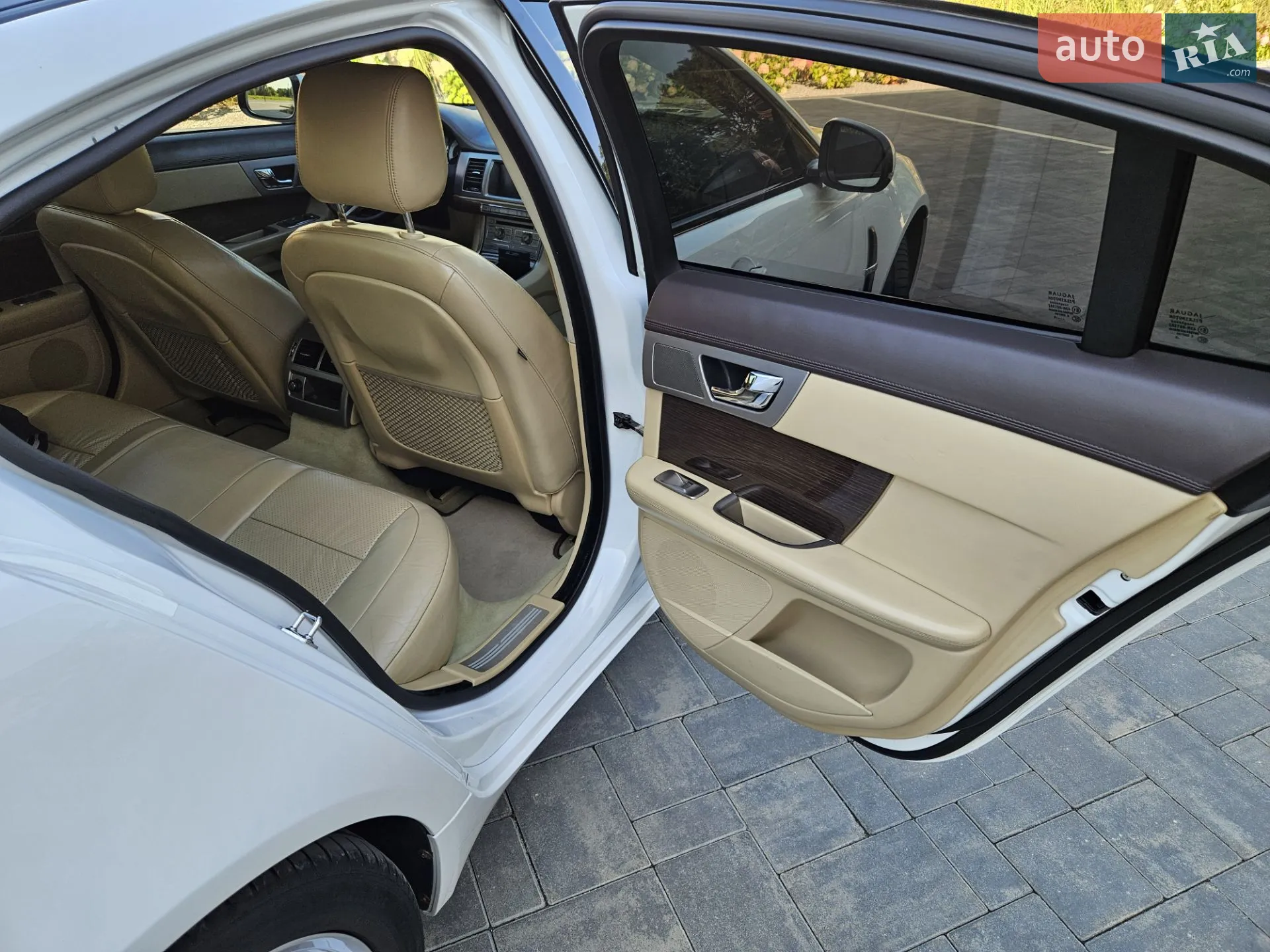 2010 Jaguar XF - мініатюра 11