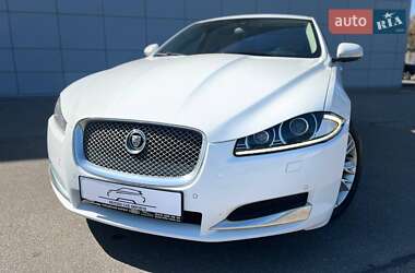 Седан Jaguar XF 2012 в 