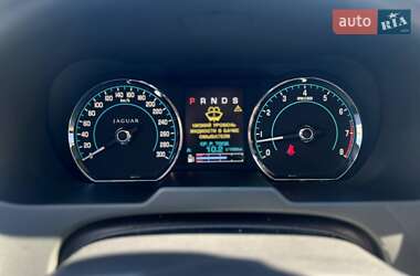 Седан Jaguar XF 2012 в 