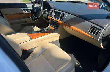 Седан Jaguar XF 2012 в 