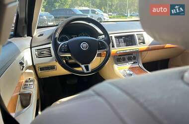 Седан Jaguar XF 2012 в 