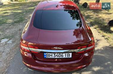 Седан Jaguar XF 2012 в 