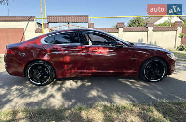 Седан Jaguar XF 2012 в 
