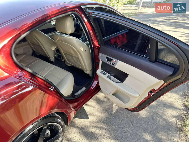 Седан Jaguar XF 2012 в Одессе