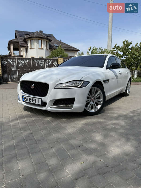 Седан Jaguar XF 2016 в Кропивницком